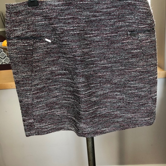 Mexx Classy 17.5” Length Skirt, Size 8, EUC - Picture 3 of 7